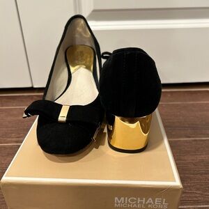 Women’s black mid heel shoes size 9